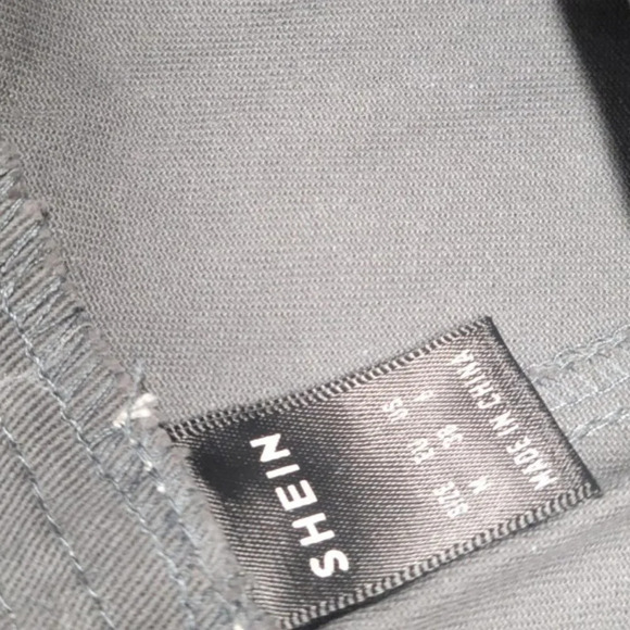 SHEIN Contrast  Trim Belted Skirt - Picture 4 of 5